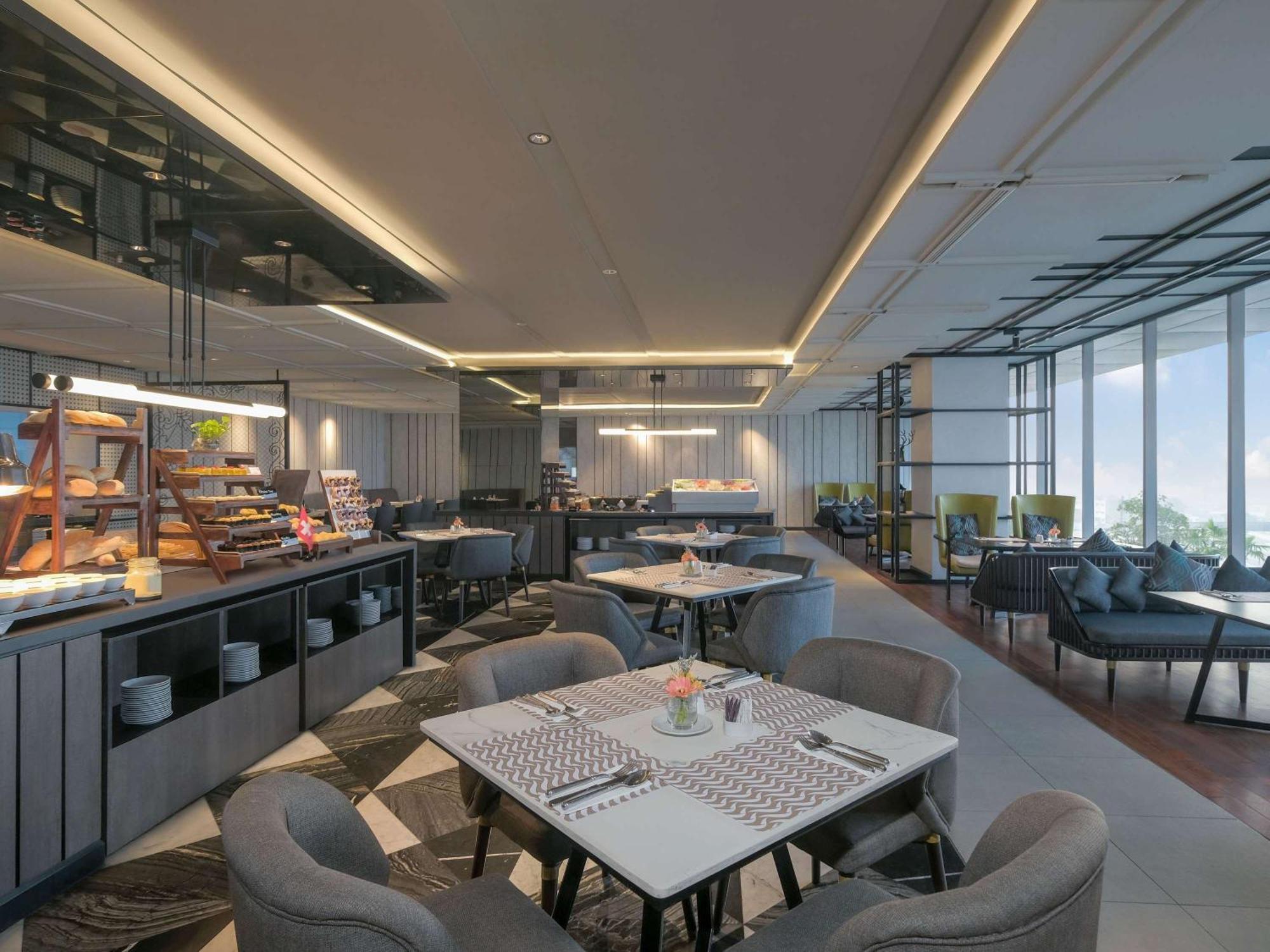 Movenpick Surabaya City Exterior photo