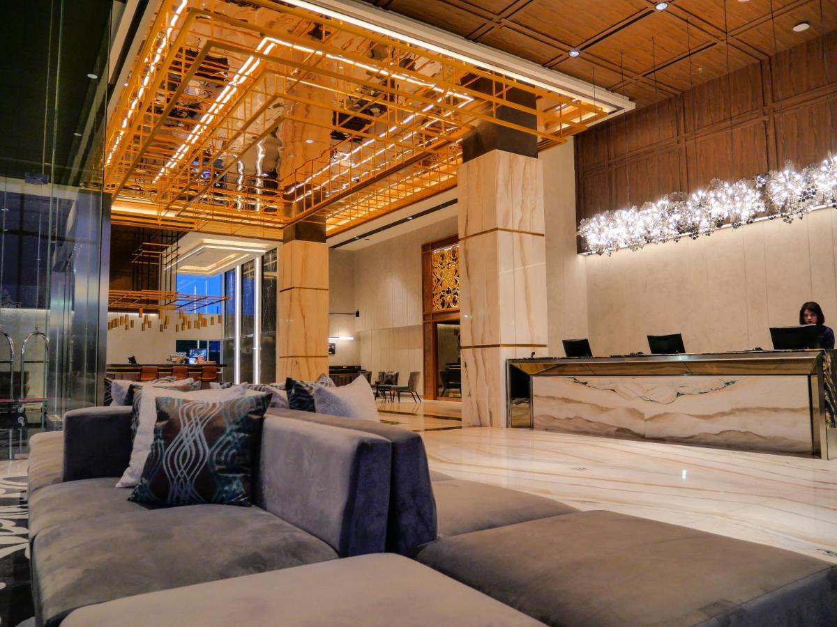 Movenpick Surabaya City Exterior photo