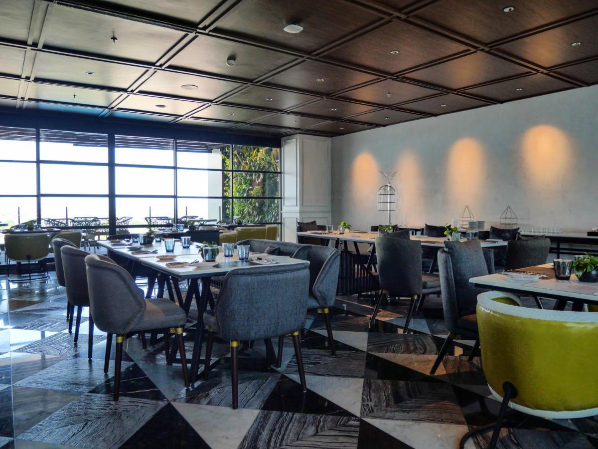 Movenpick Surabaya City Exterior photo